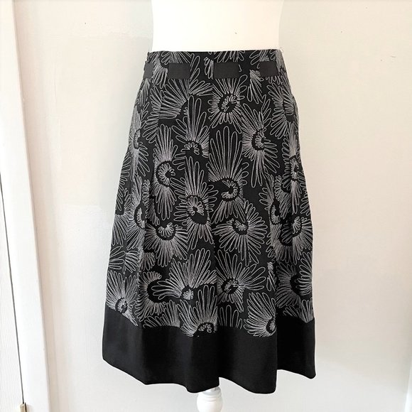ANN TAYLOR Black White Silk Embroidered Skirt - Picture 2 of 5